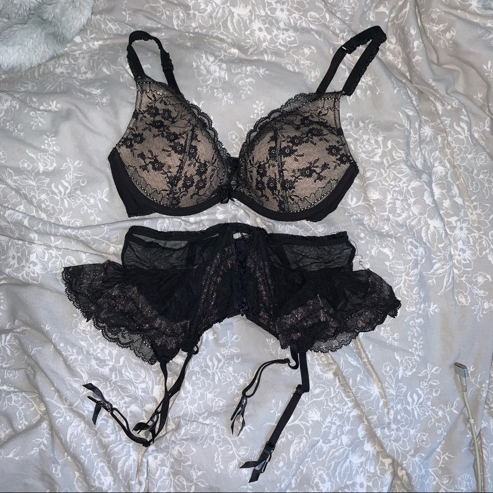 Victoria’s Secret Bra + Garter